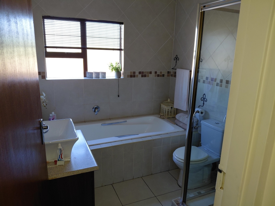 5 Bedroom Property for Sale in Heuwelkruin Eastern Cape